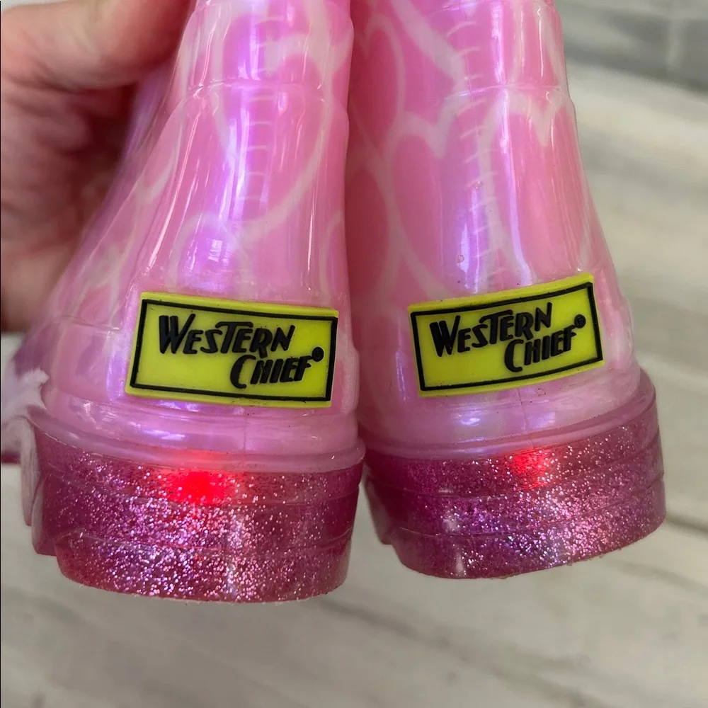 Like new WESTERN CHIEF ‘Abby’ Pearlized Glitter Heart Welly Rain Boots w/Lights